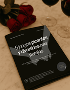 Portada de la Revista 5 Juegos Picantes para parejas sobre mesa romántica con rosas rojas y copas de vino